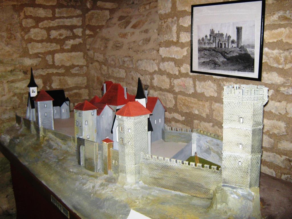 Maquette chateau Montbard