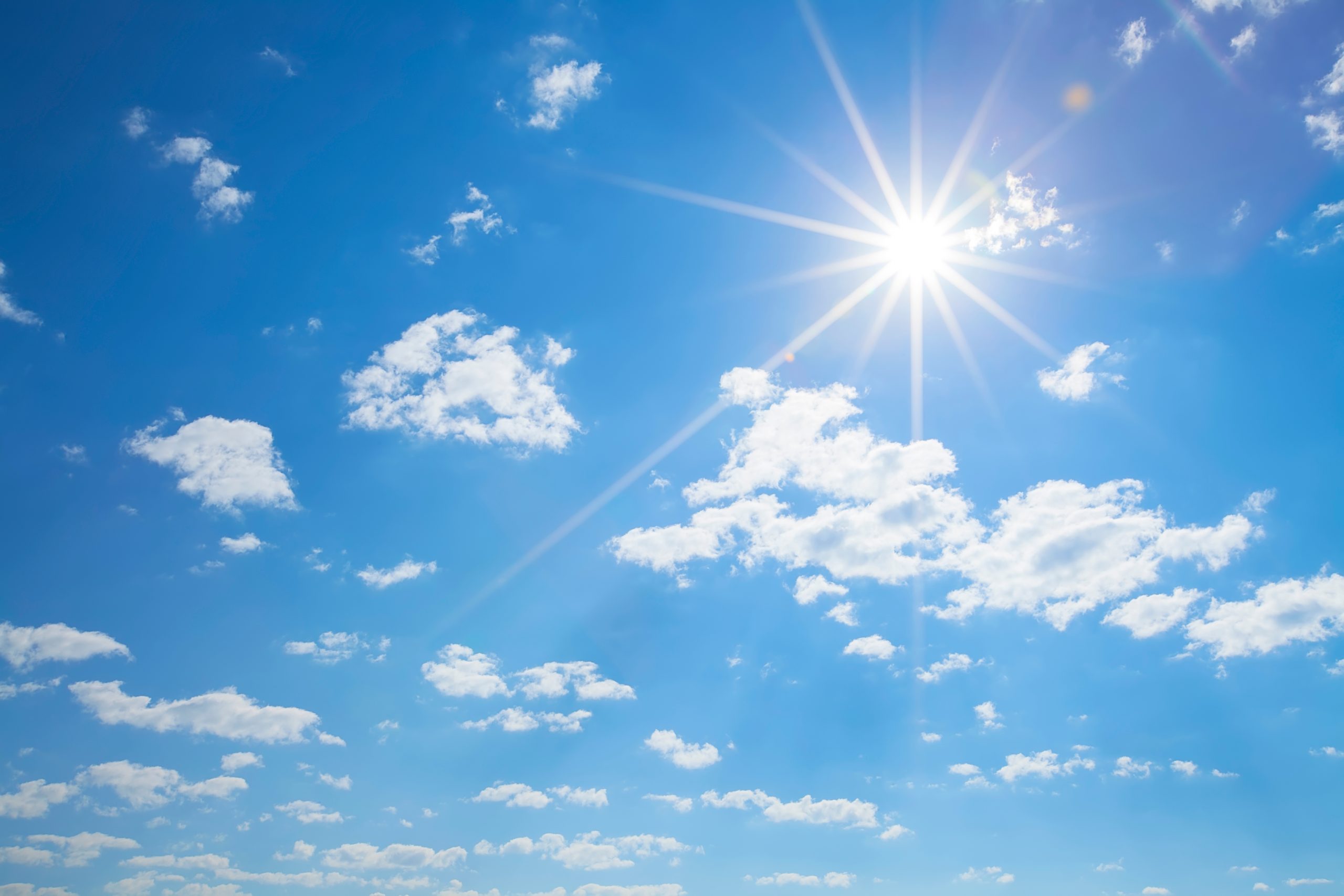 Soleil dans un ciel bleu Soleil dans un ciel bleu